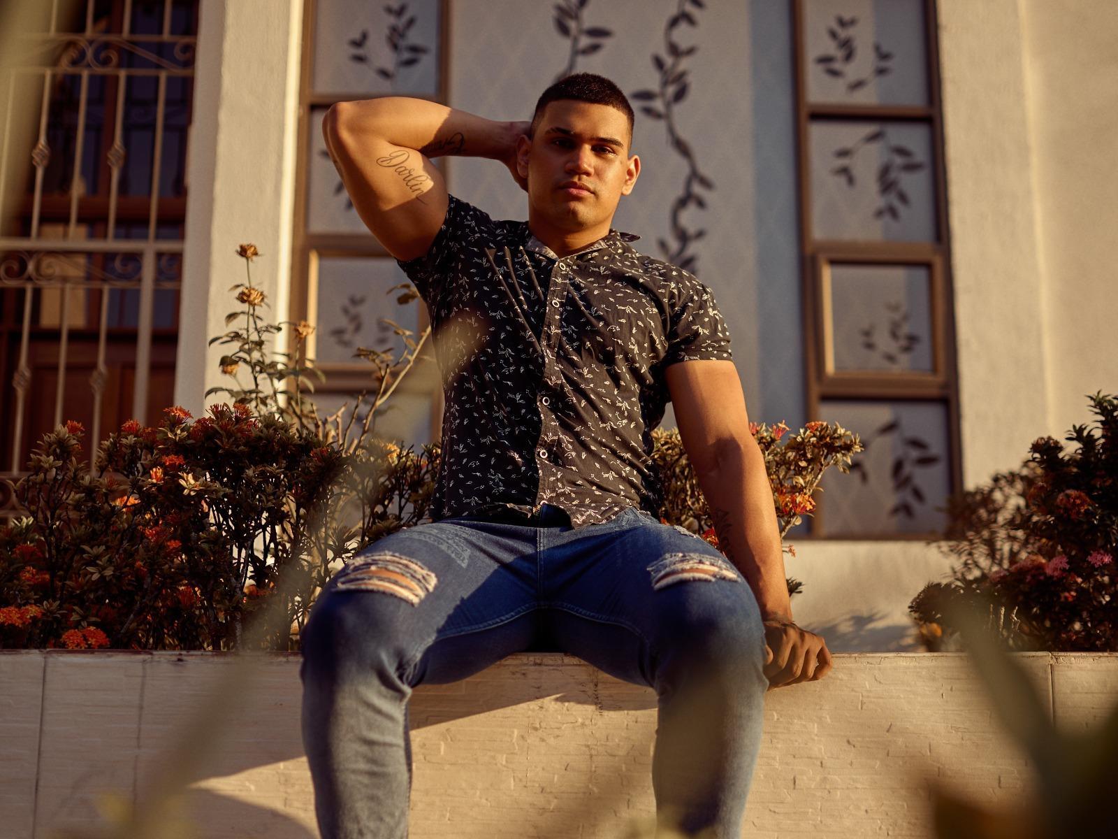 Aaronhunter__ Live Image