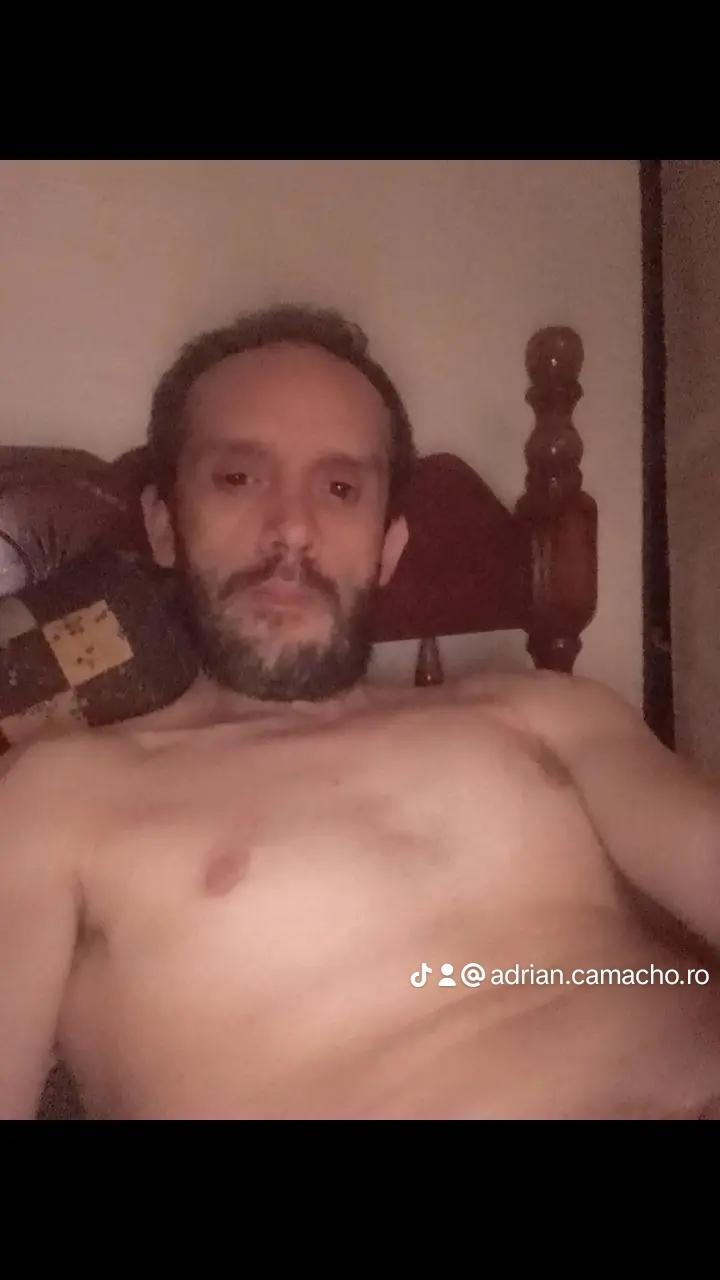 Adri234555 Live Image