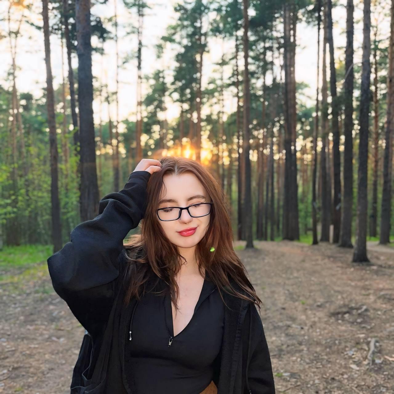 AprilCzubia Live Image