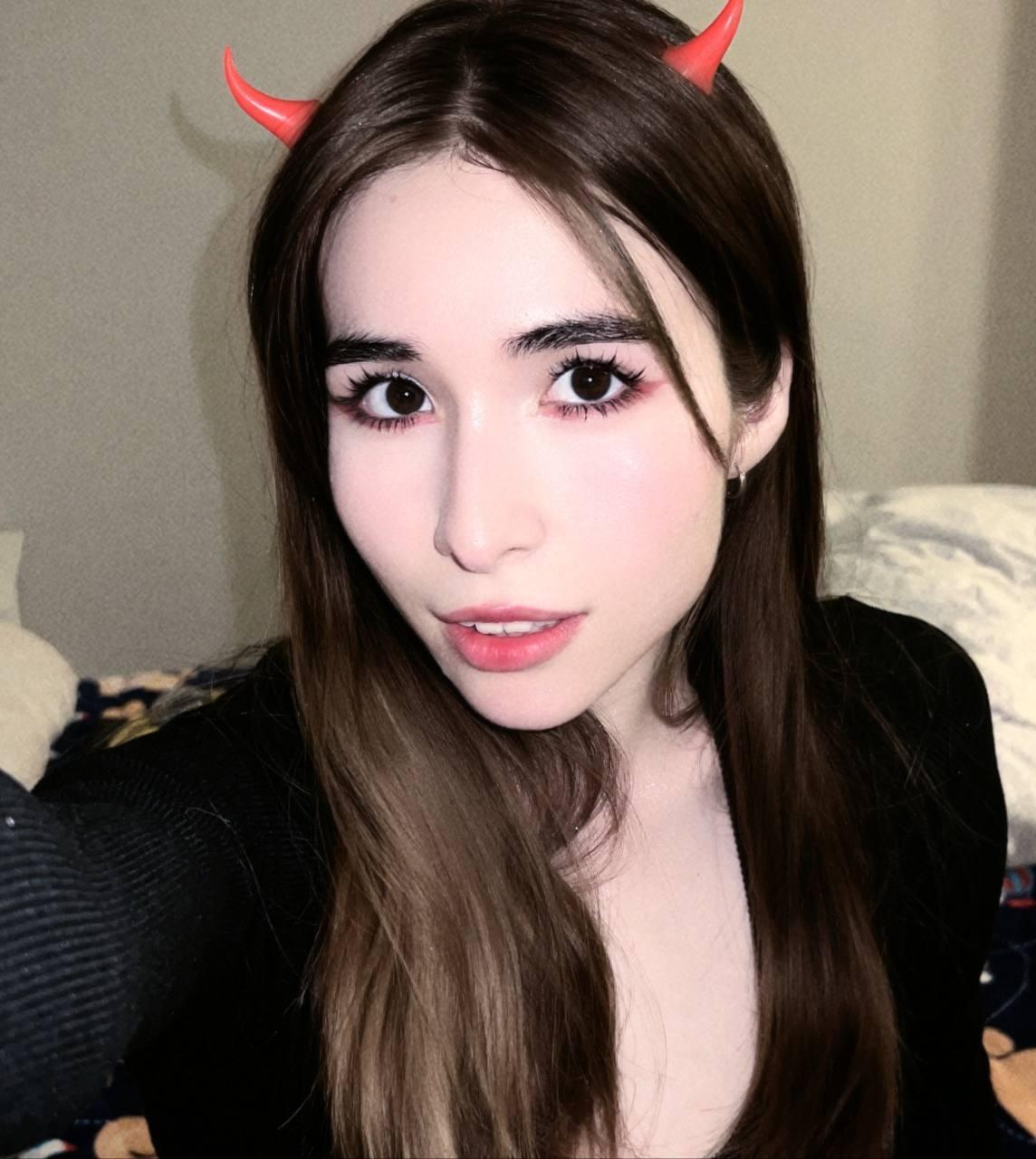 AshleyToxic Live Image