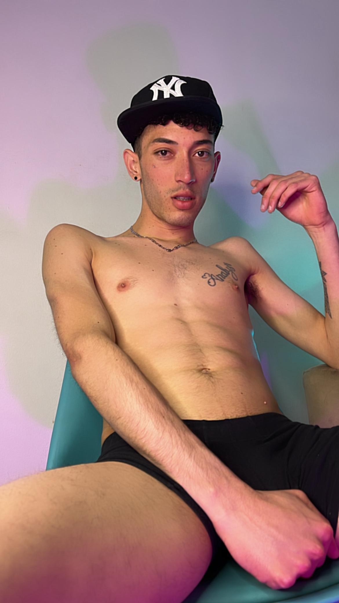 Ashton_Myers Live Image