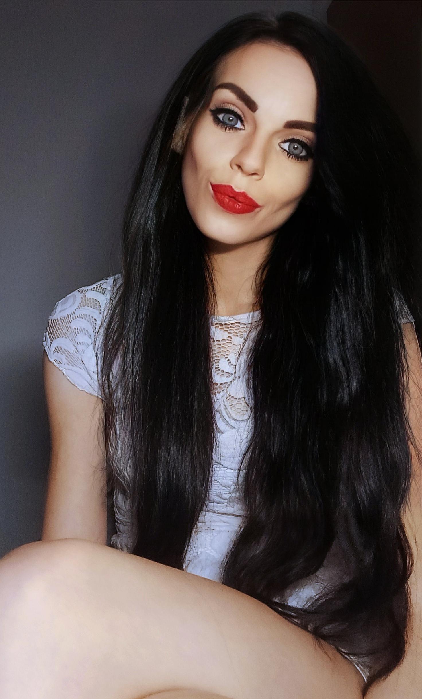 CassieWild Live Image