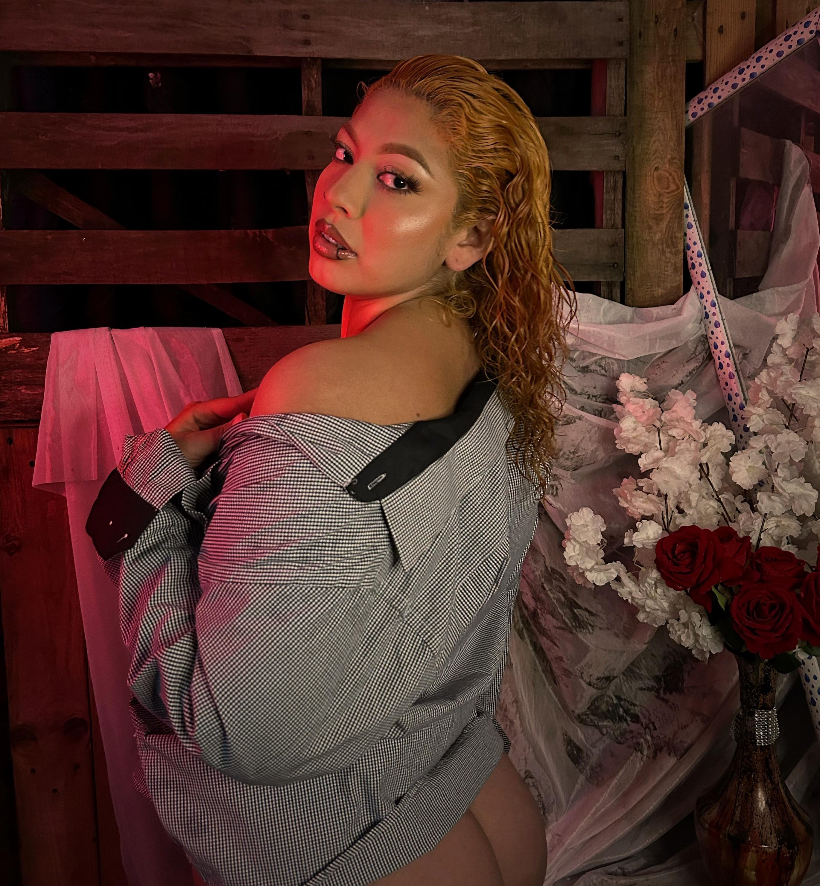 Celeste__x Live Image