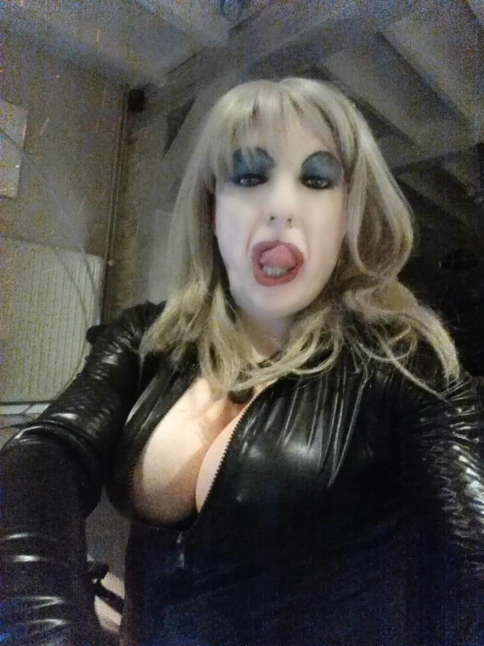 ChantalCDslut Live Image
