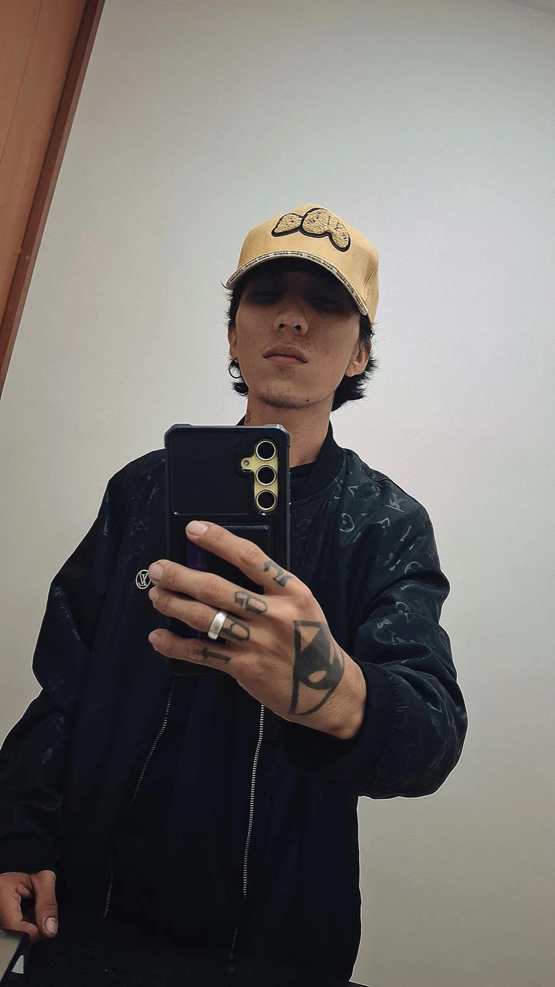 Chicoskinny3x Live Image