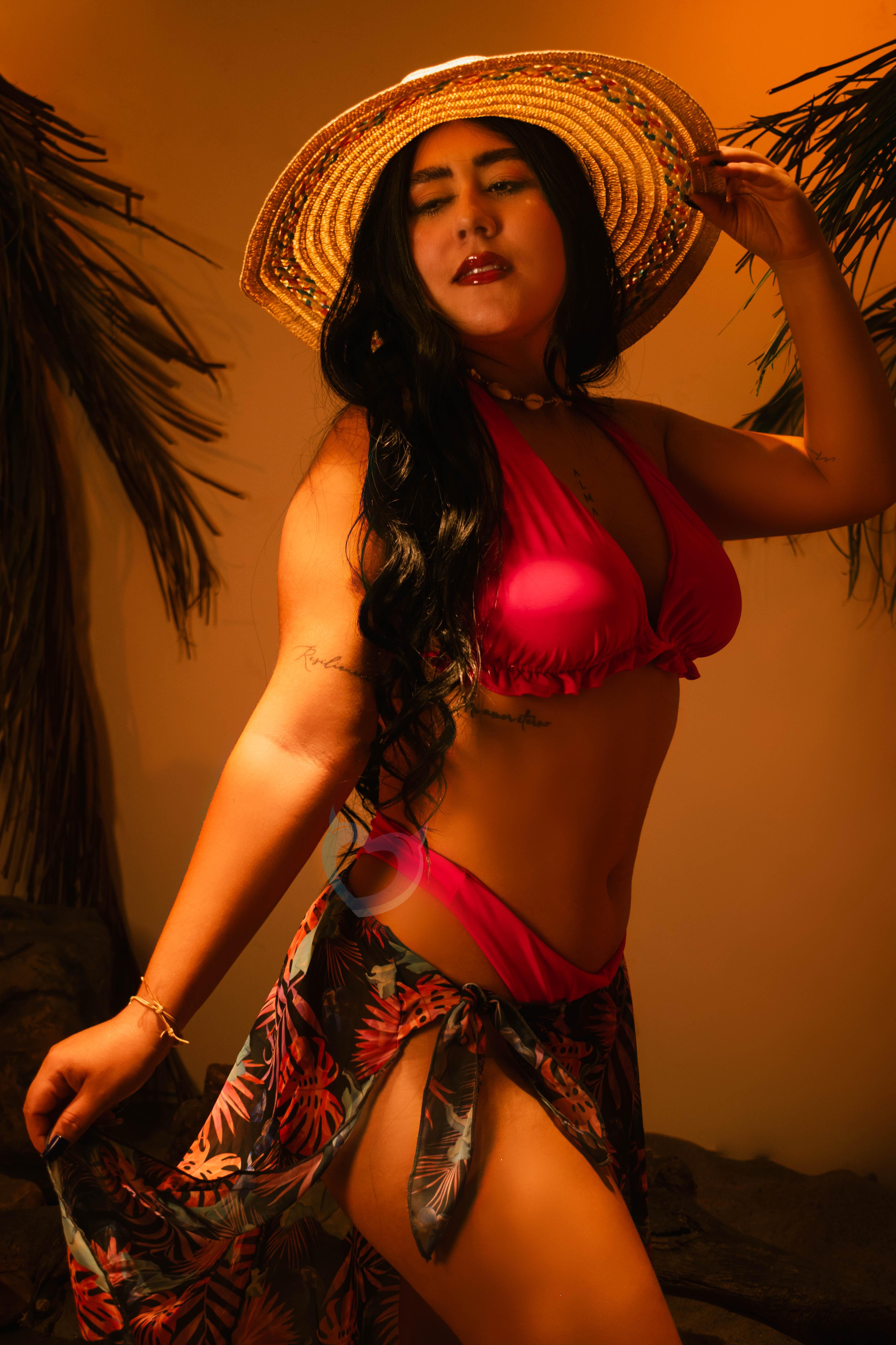 DanielaMendez Live Image