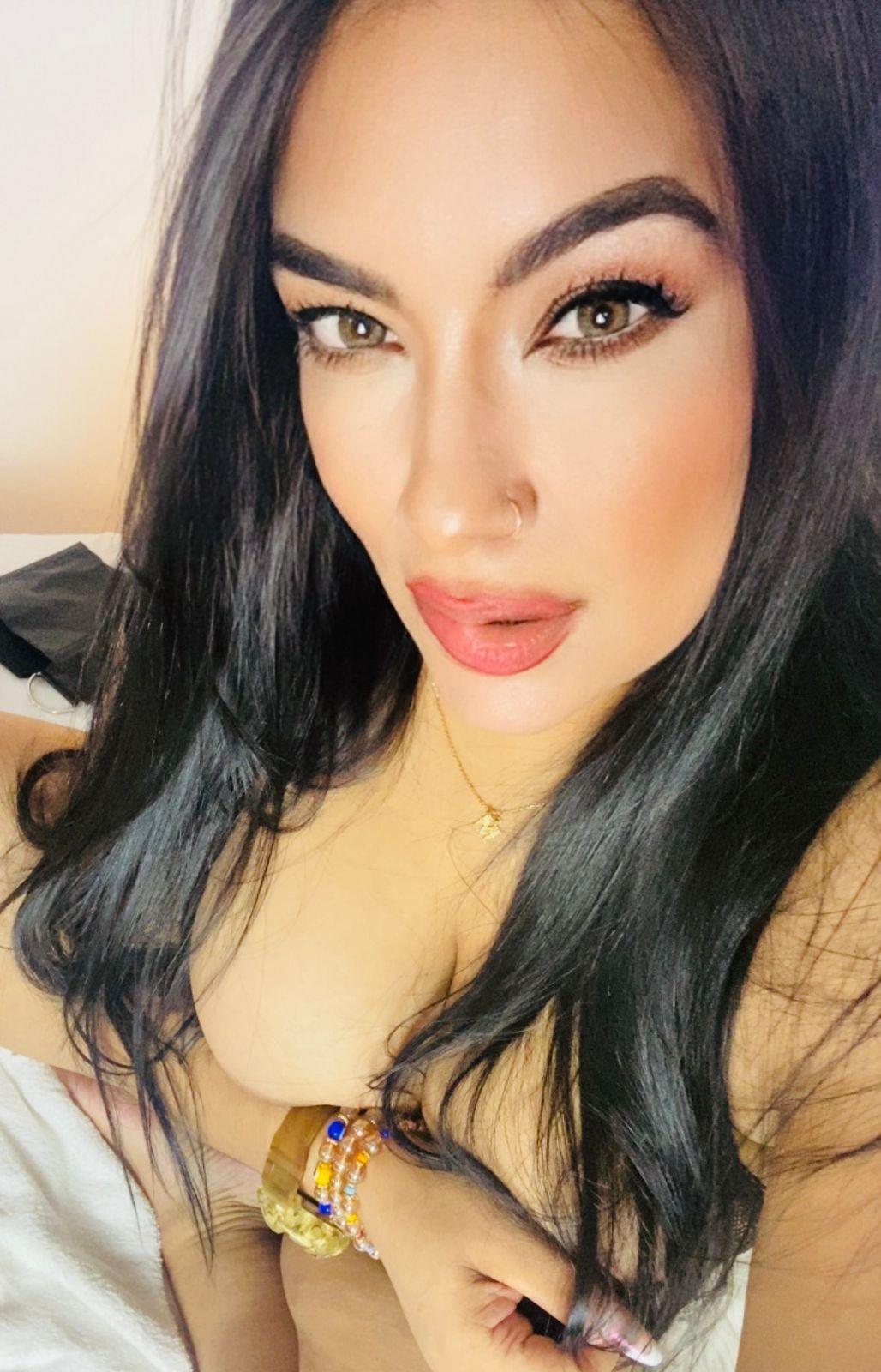 Daring_Natasha Live Image