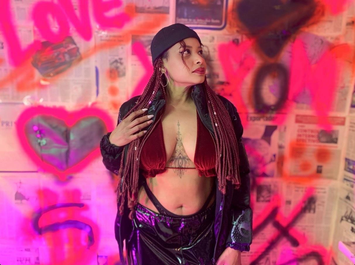 Dominik_girl Live Image