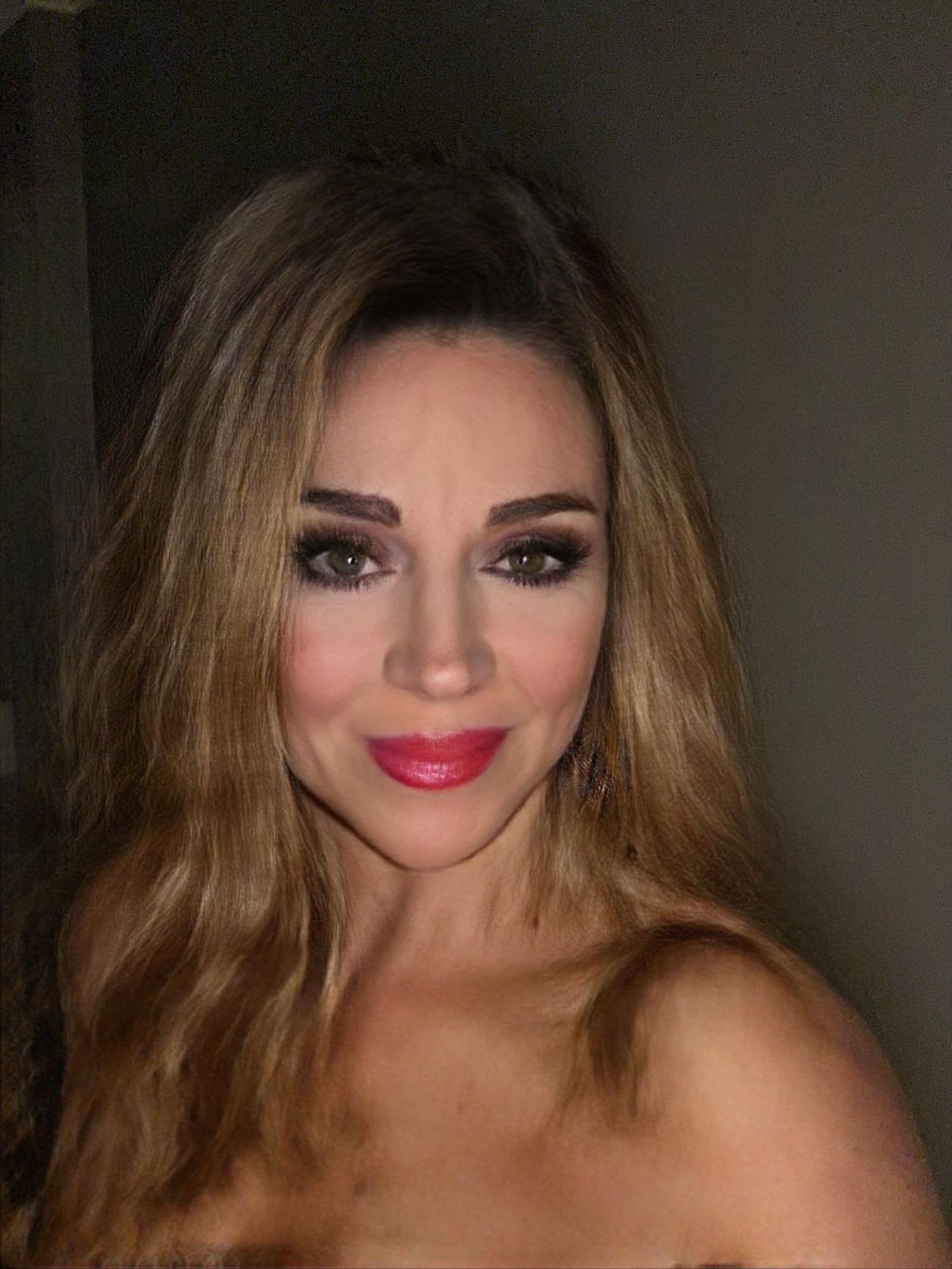 FeminineEva Live Image