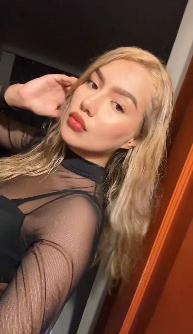 Ginebra_Doll Live Image