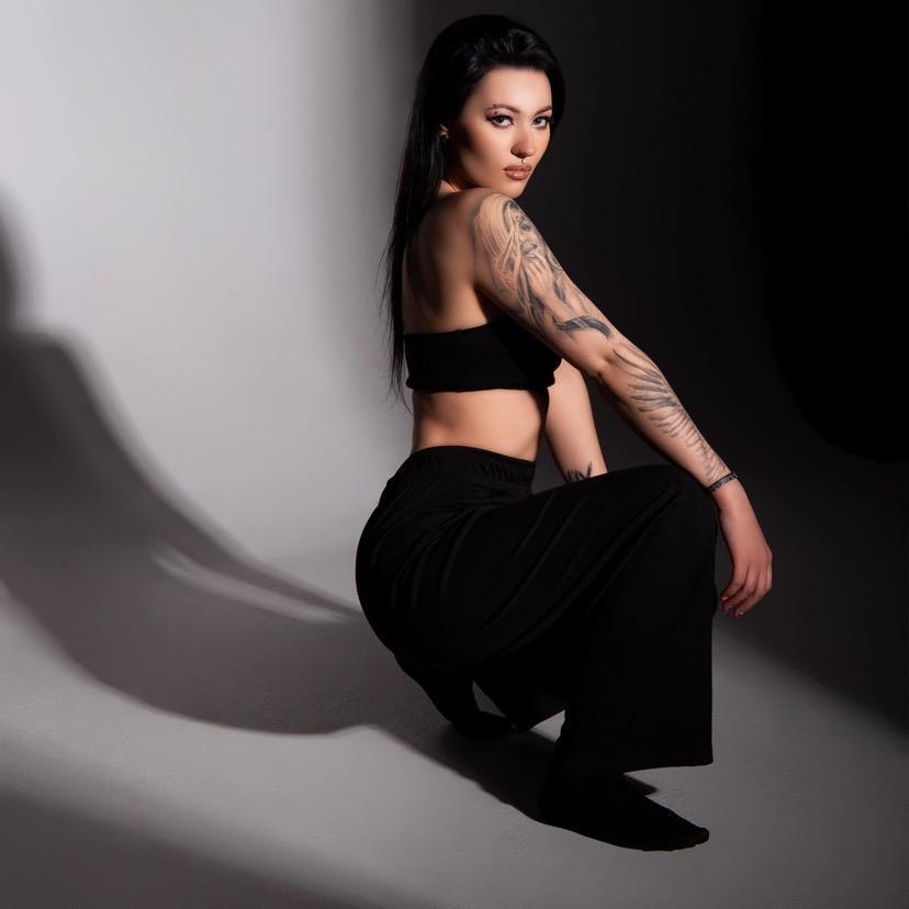 HayleyTabatt Live Image