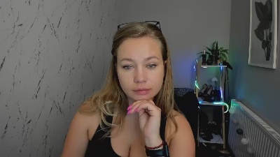Holly_amazing Live Image