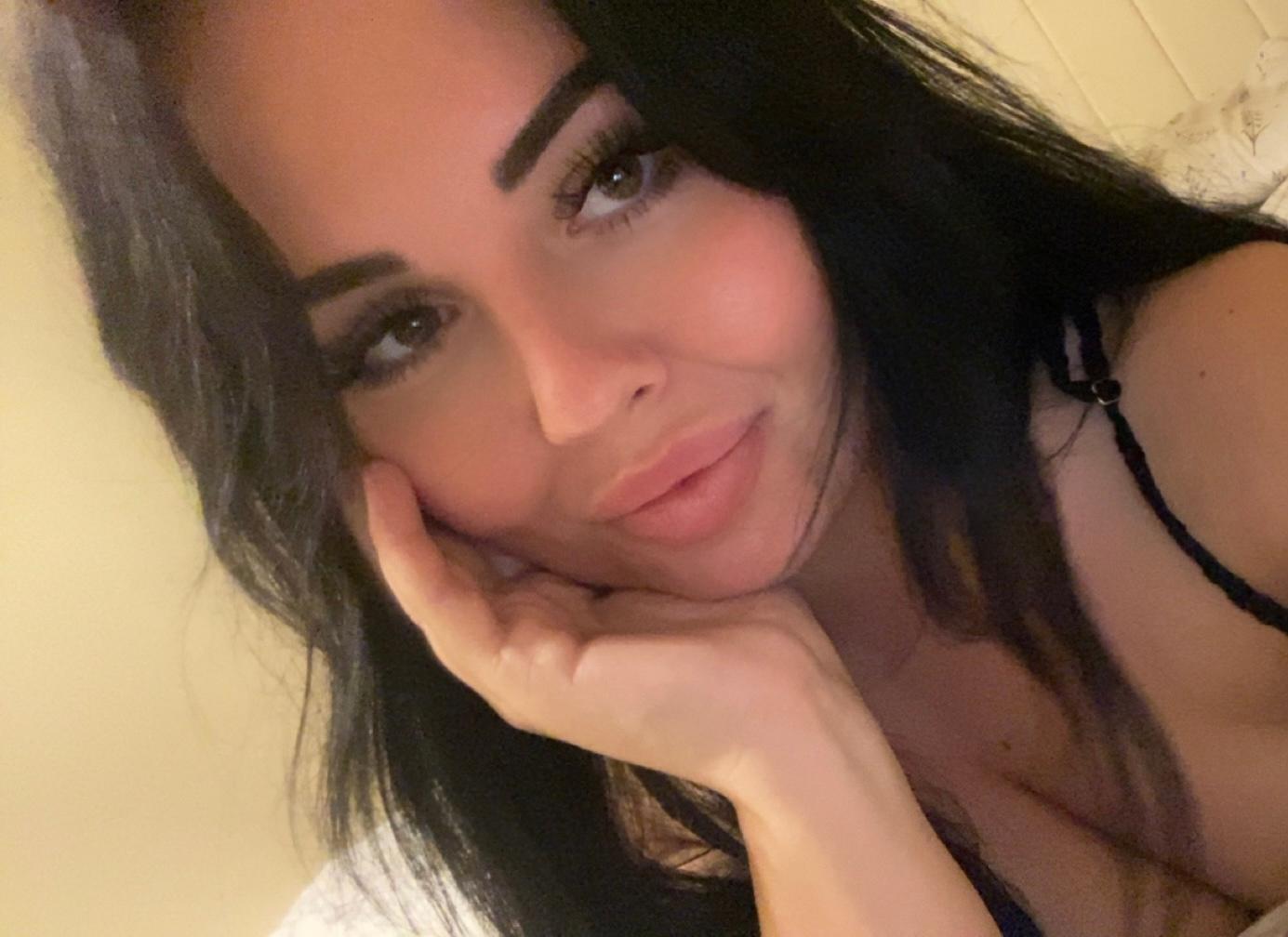 Hot_Honey_Mila Live Image