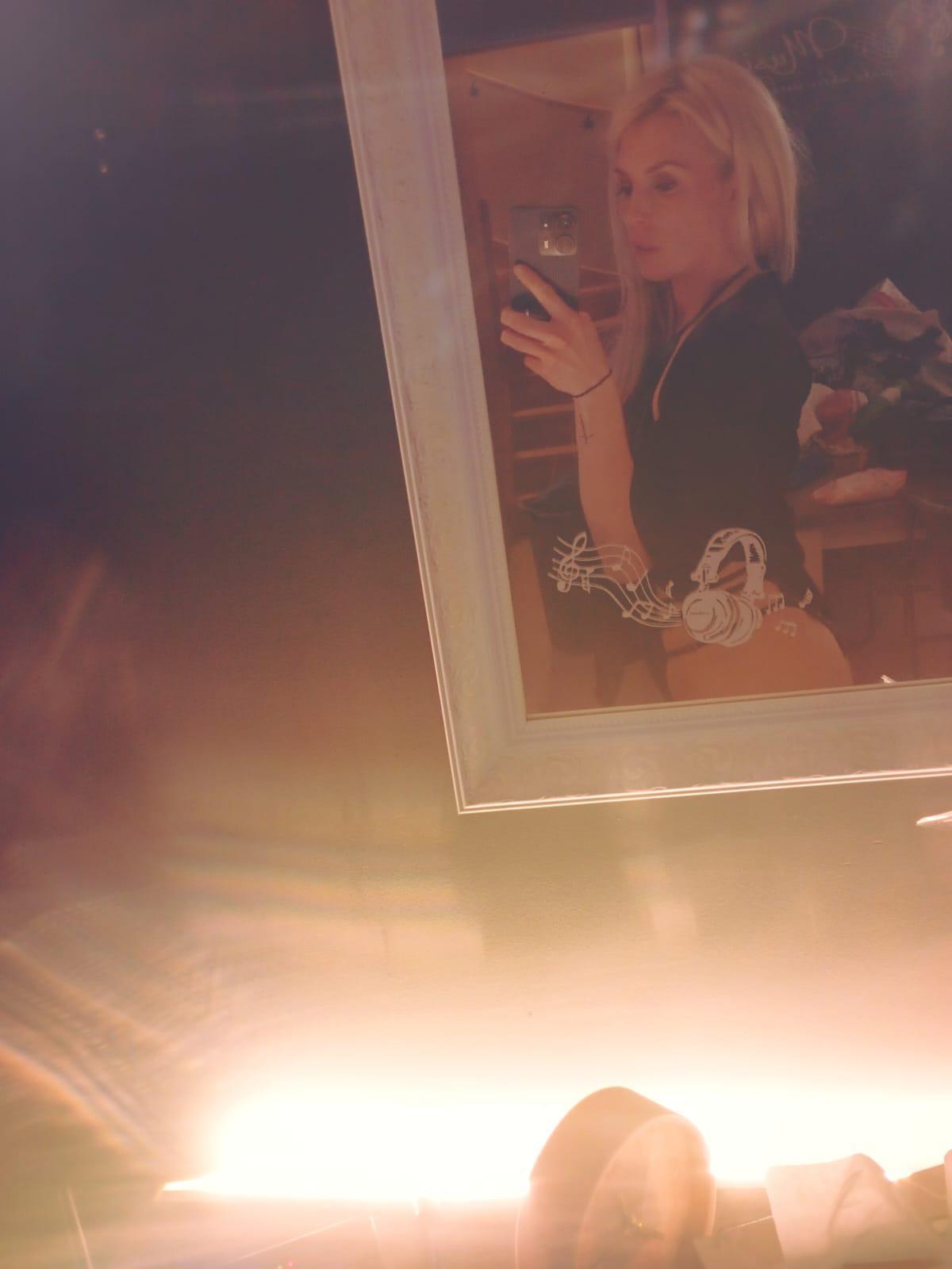 Islana_89 Live Image
