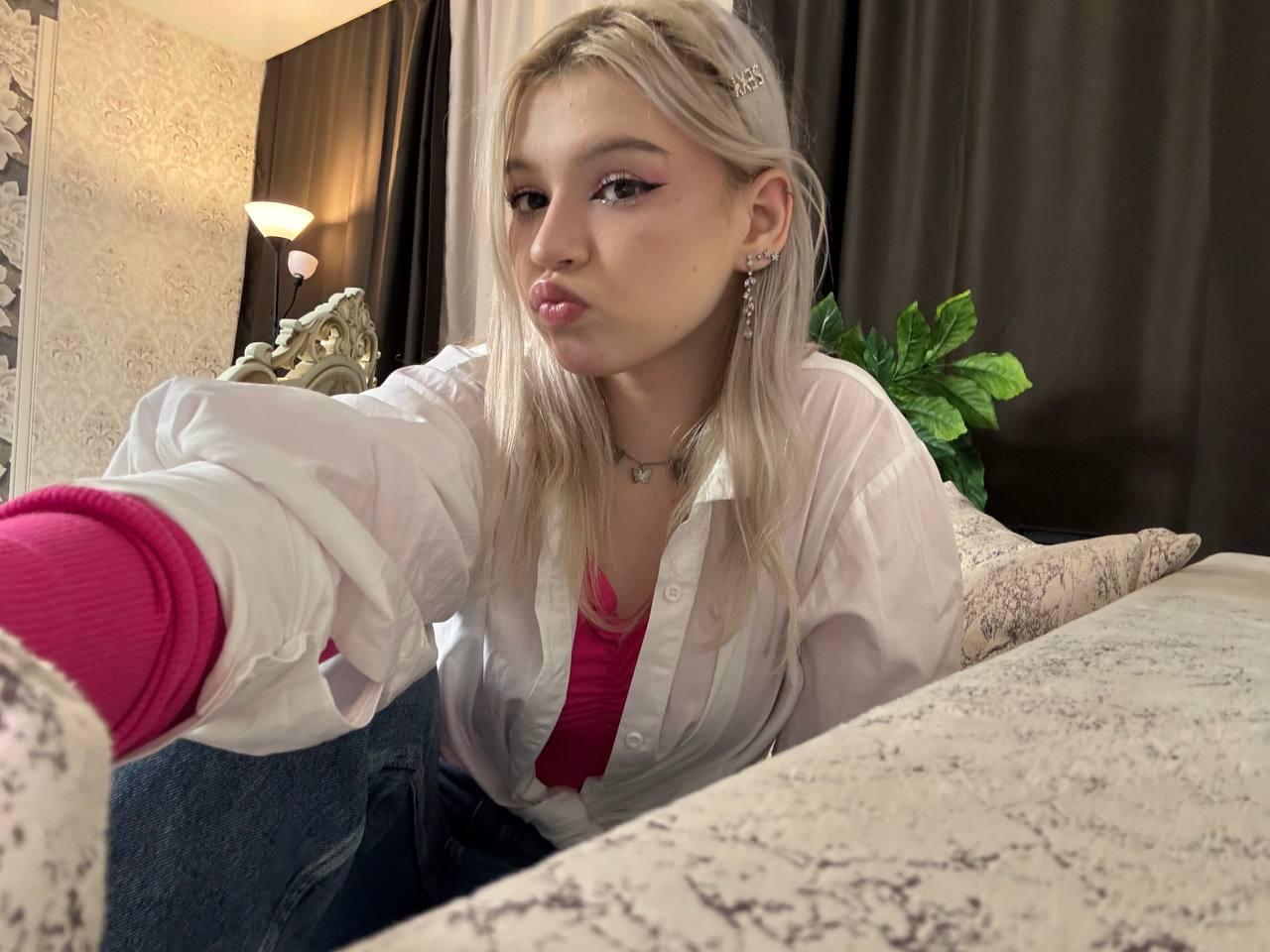 JulianaArras Live Image