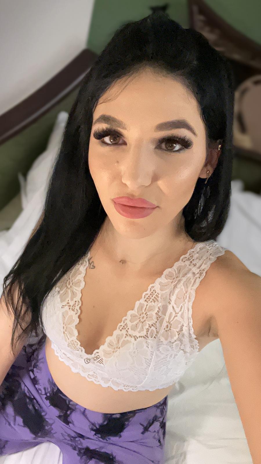KayleeCali Live Image