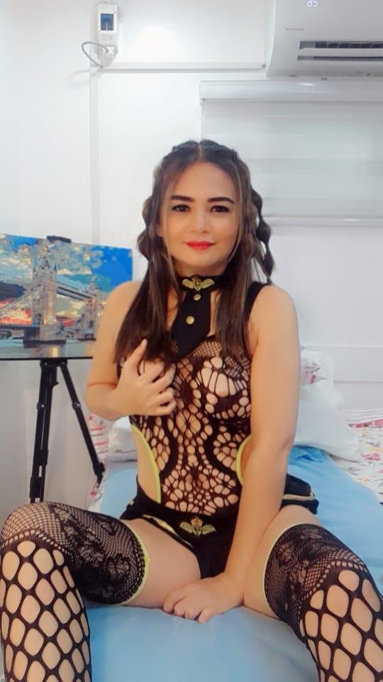 Kisses_Mae Live Image
