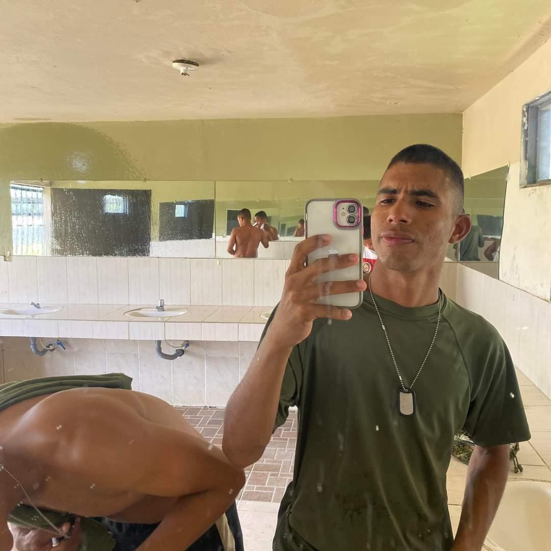 Lealandres18 Live Image