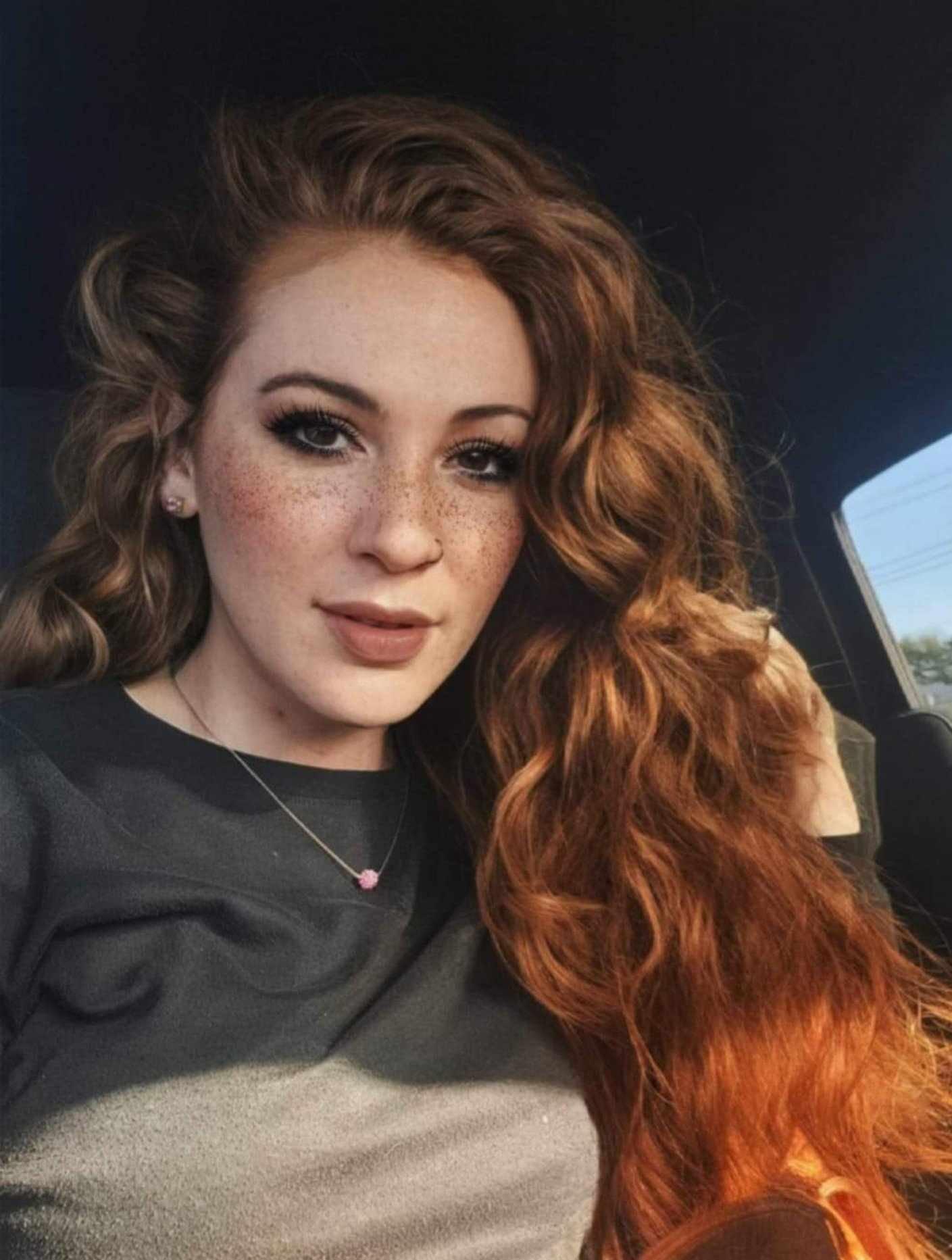 LillysAllYours Live Image