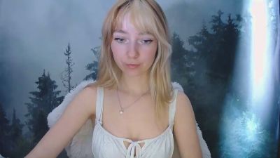 LuciaAdorable Live Image