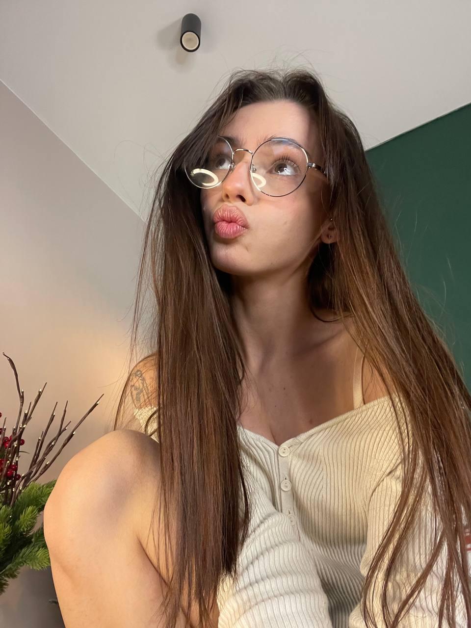 LynnHelme Live Image