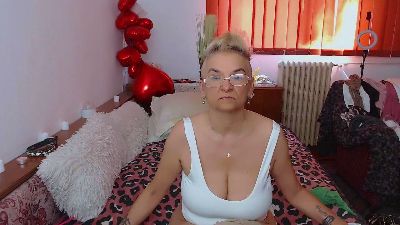 MilfDolores Live Image