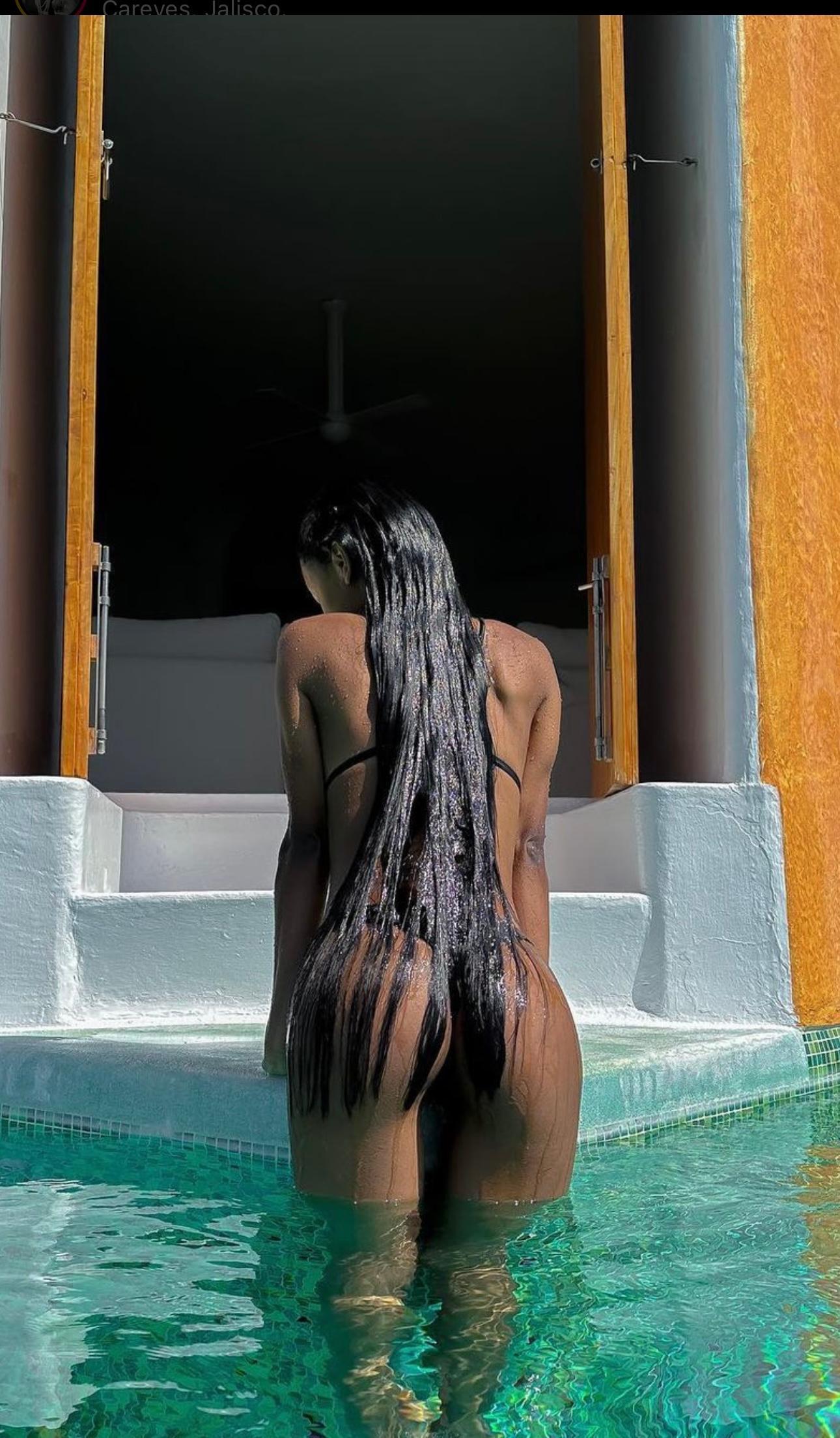 MissArianna Live Image