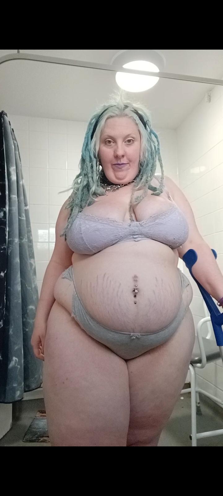 MissFoxieFairy Live Image