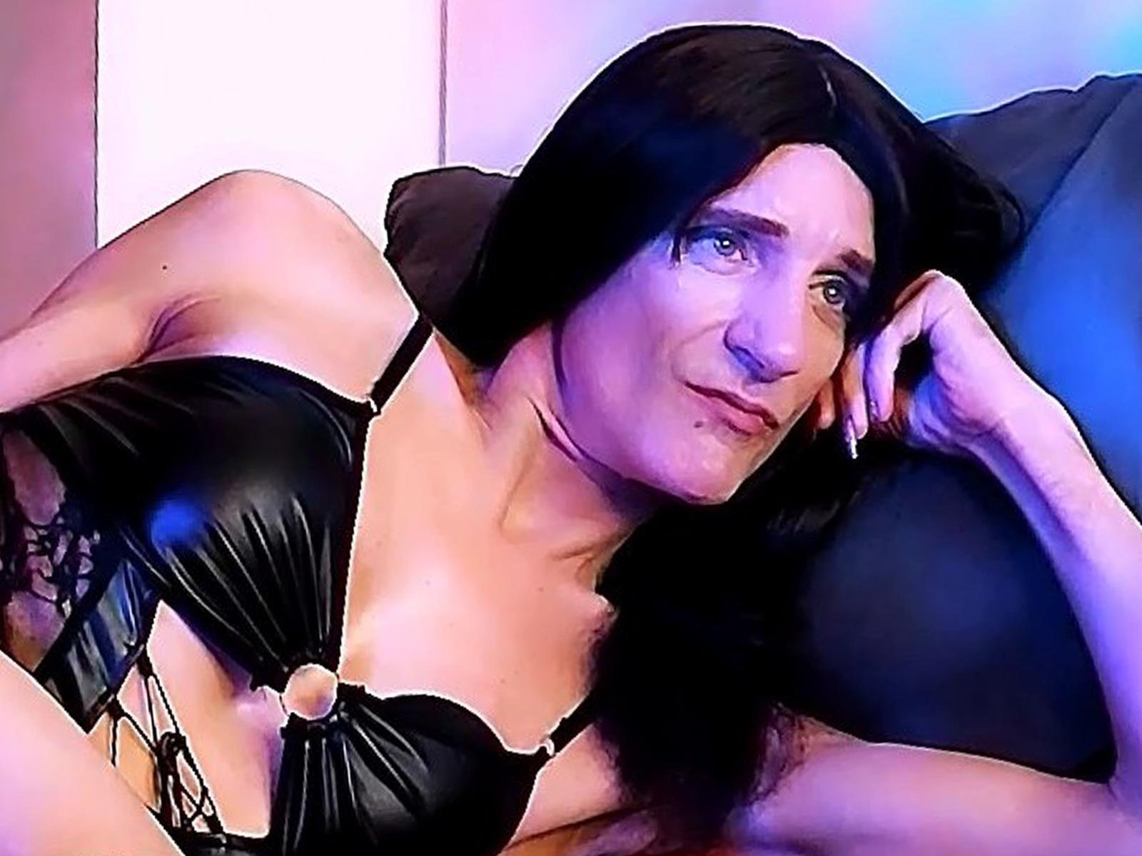 Miss_LuvNuk69 Live Image