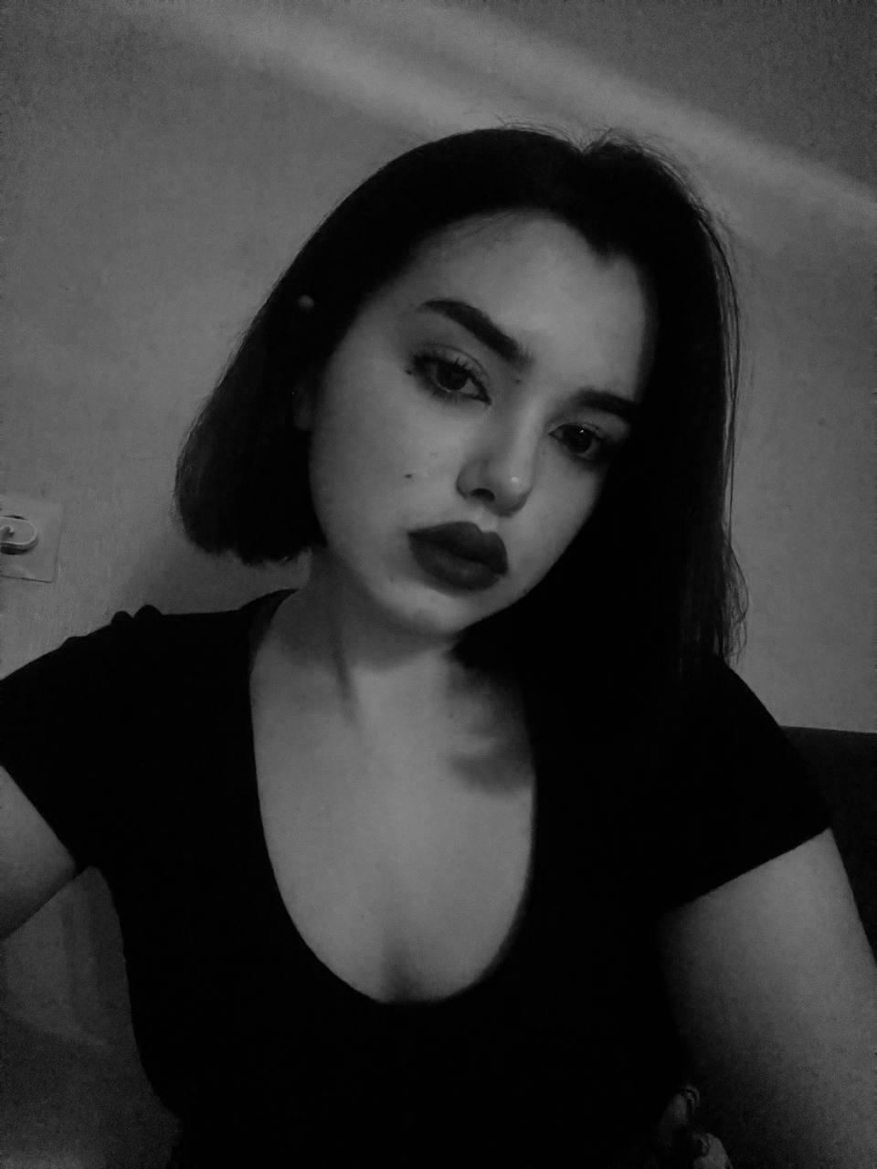 NANA_MARLOW Live Image