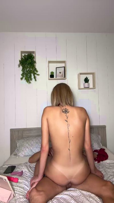 NinaEtAless Live Image