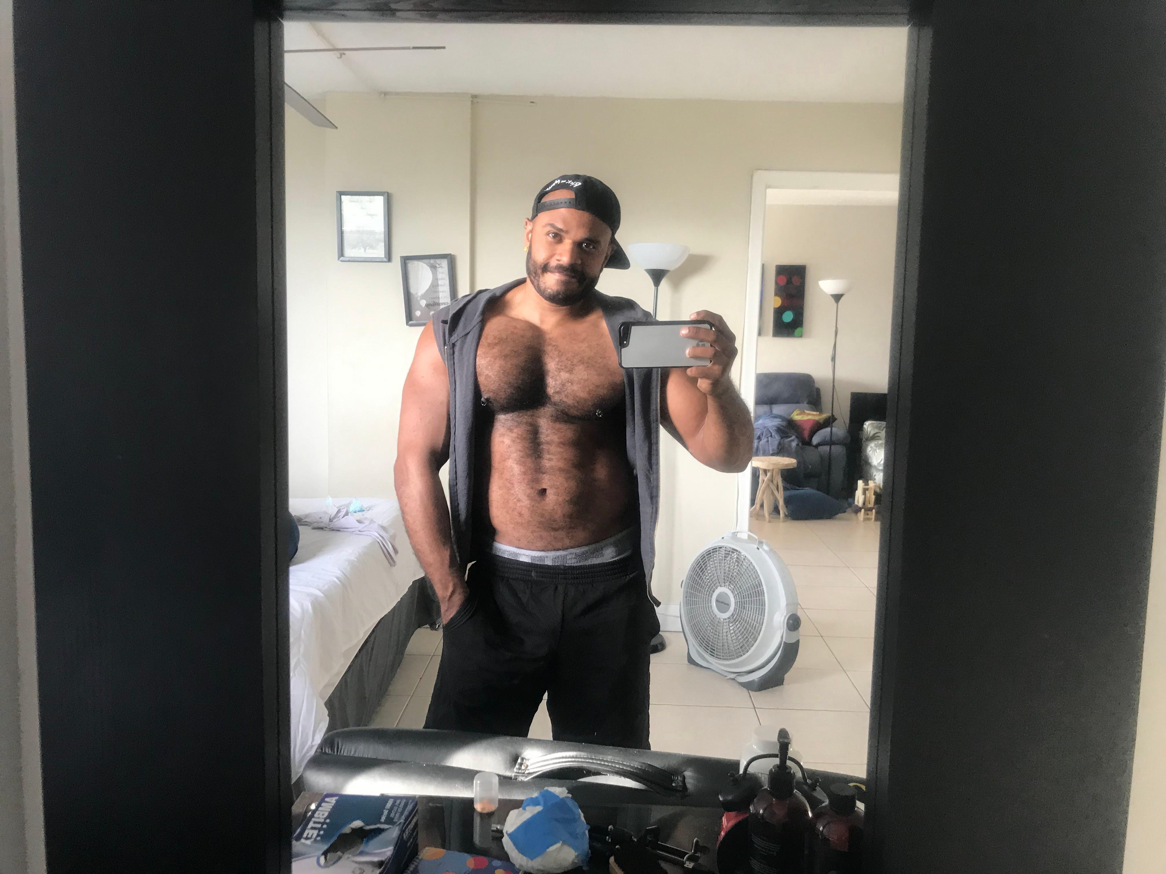 Piercedmuscle Live Image