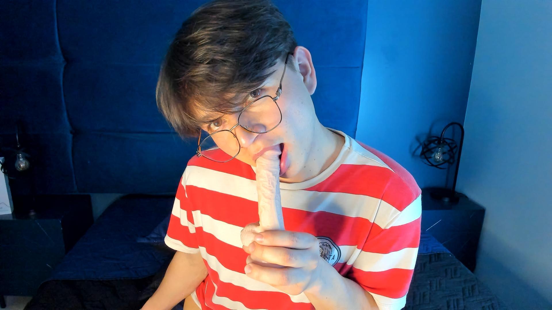 RemiBlythe Live Image