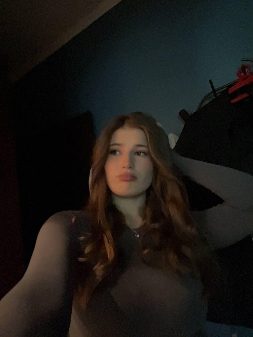Stunningly_beau Live Image
