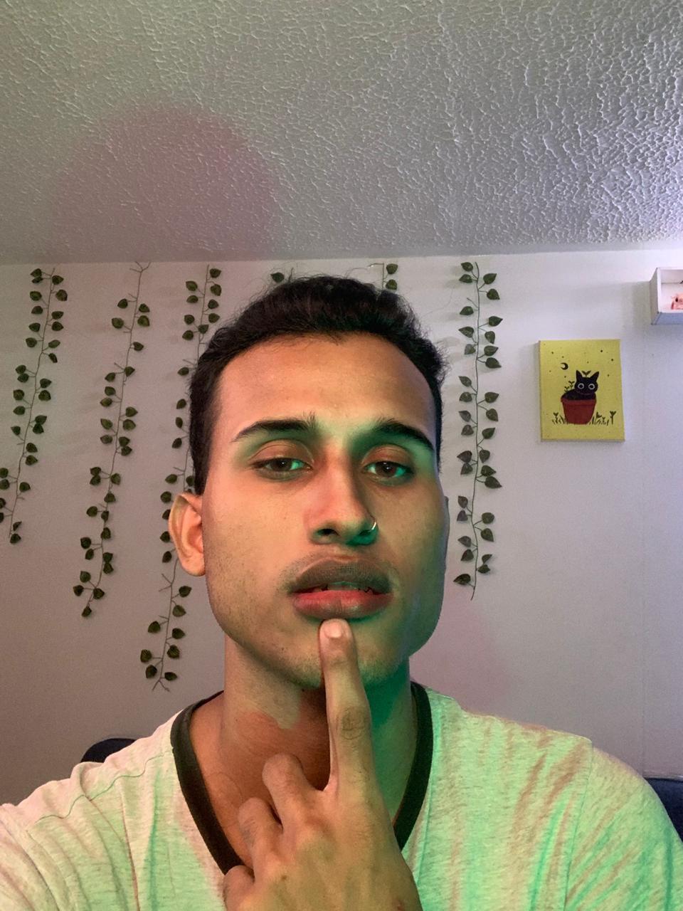 SubmissiveHorny Live Image