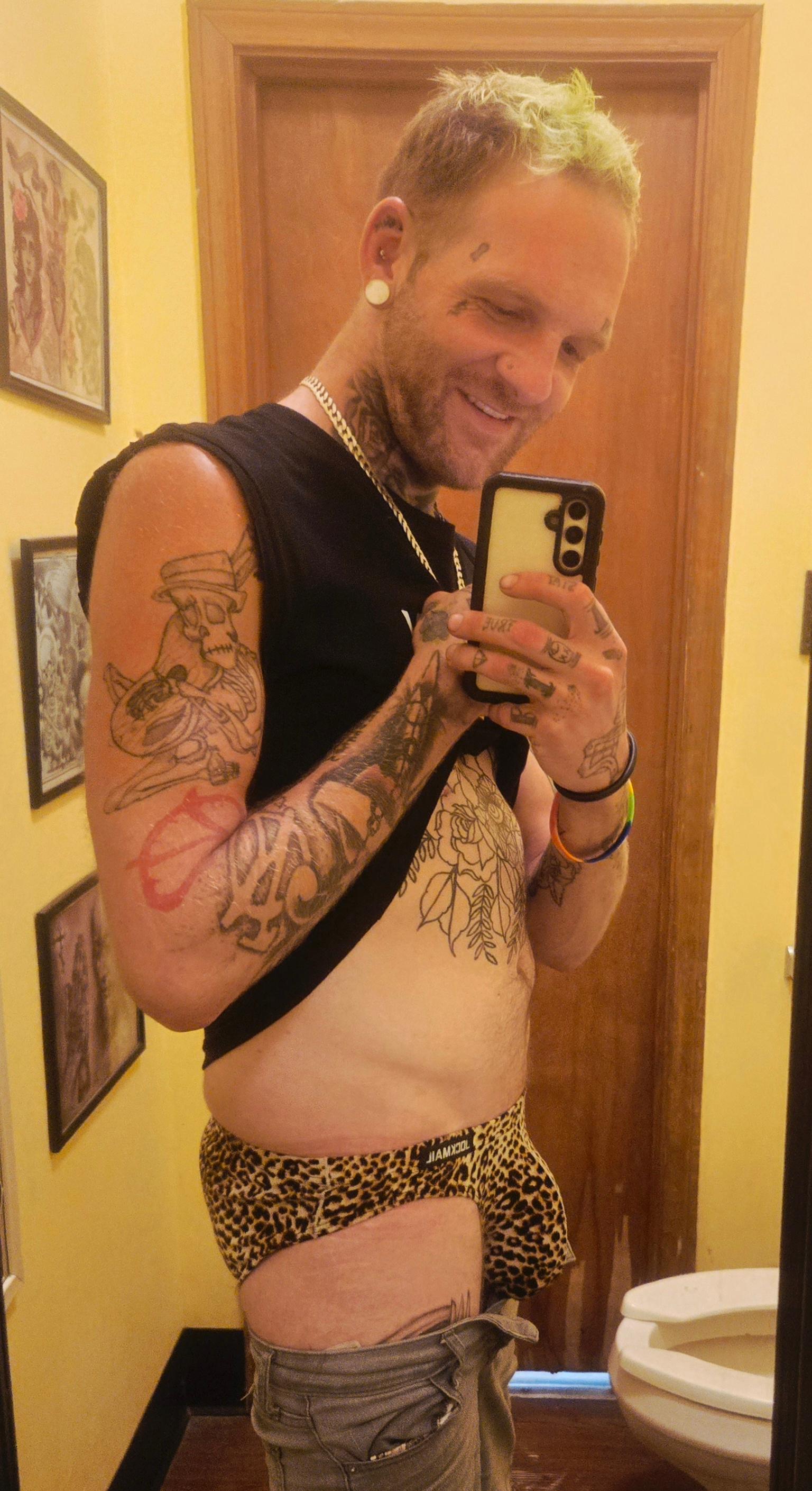 Tattoosntrouble Live Image