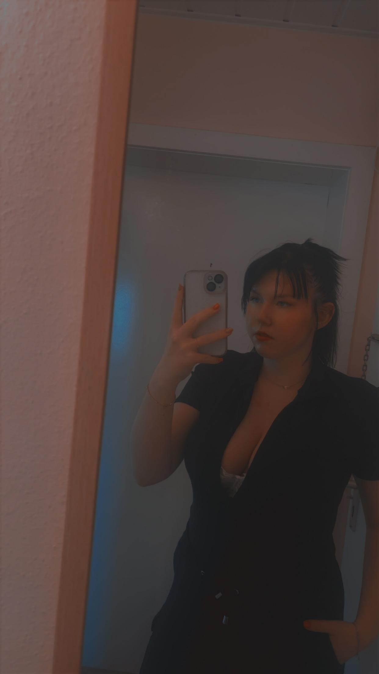 Tightassslut18 Live Image