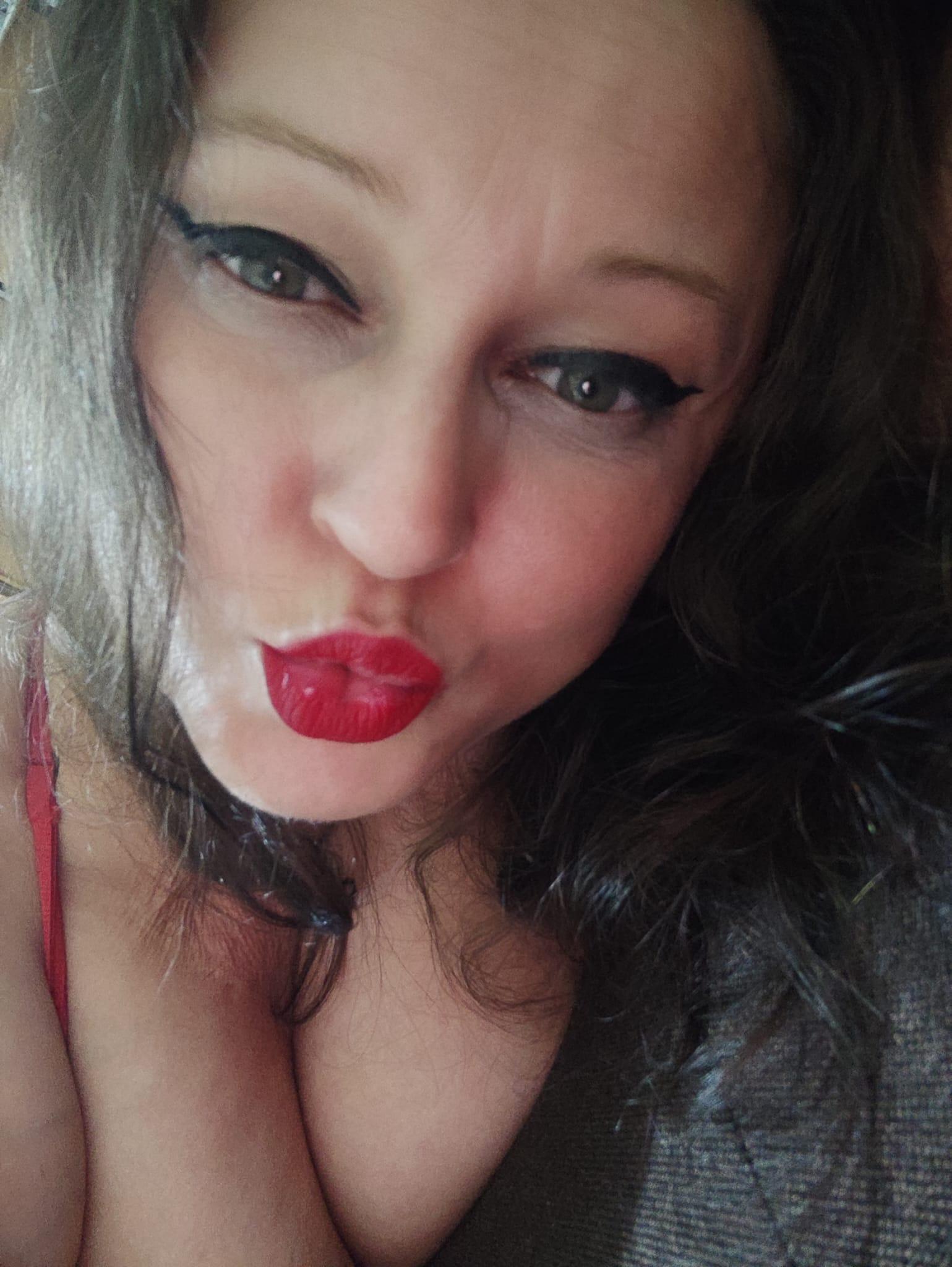 YourhotMery
