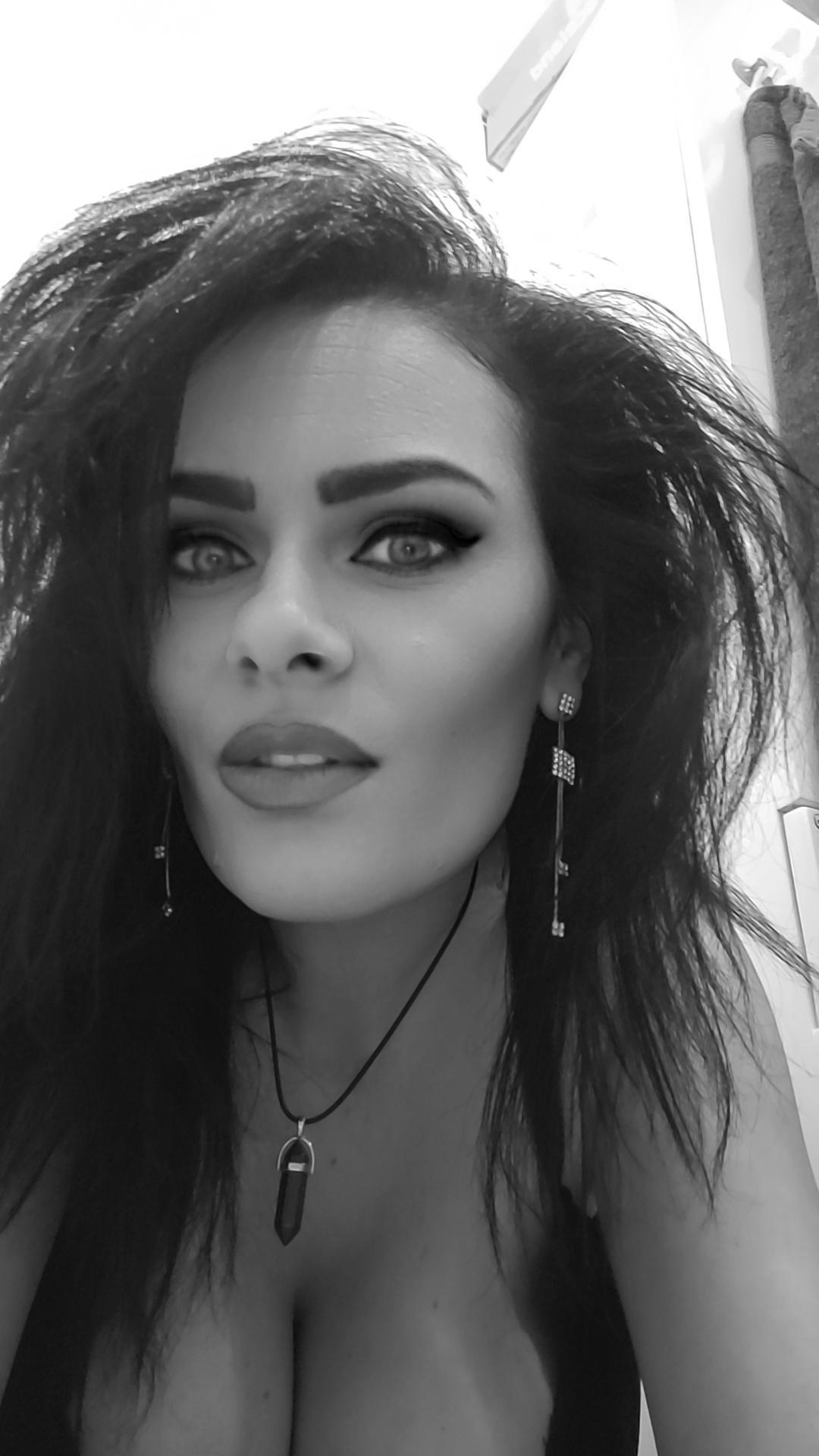 alishaboobs Live Image