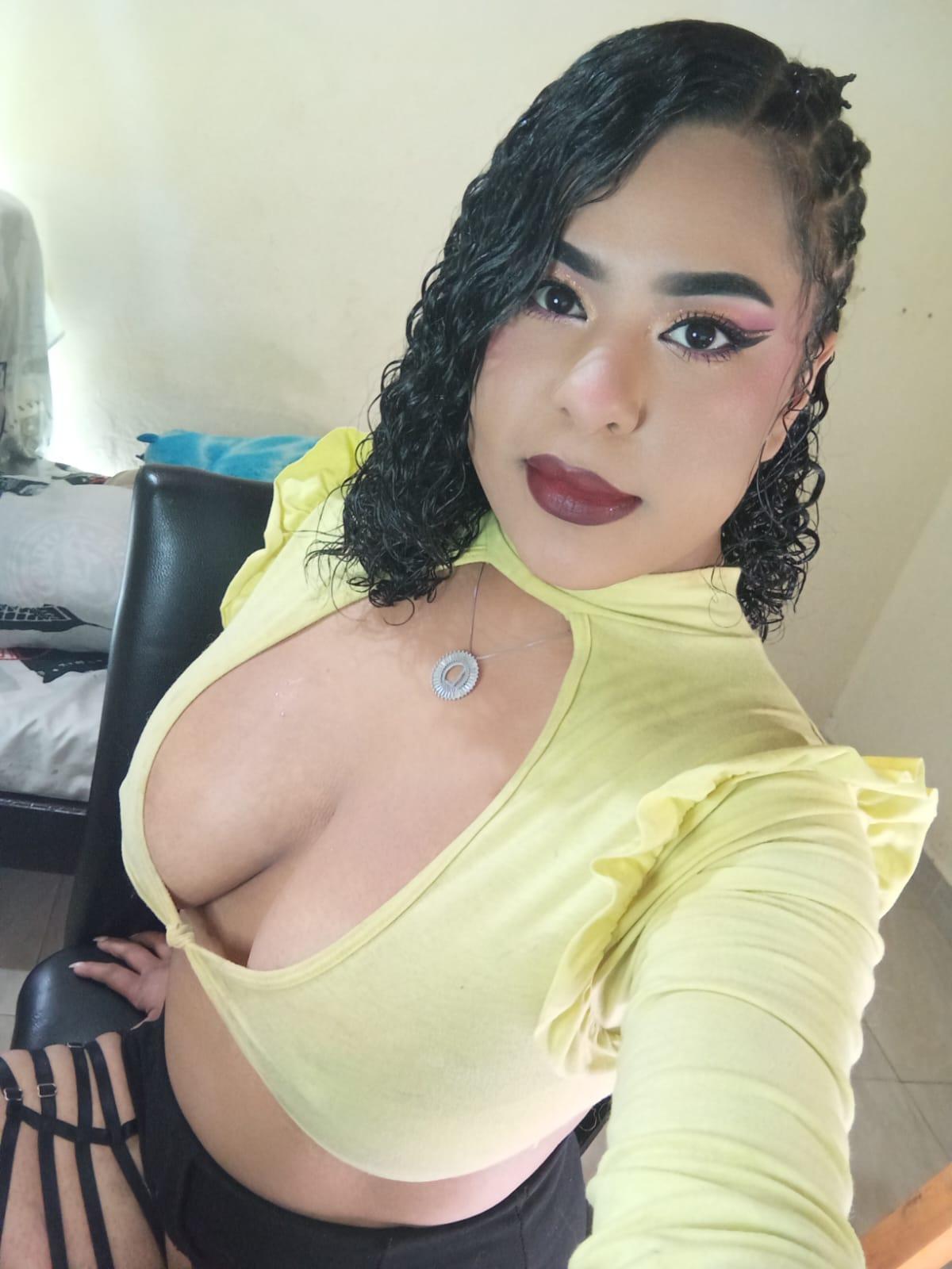 alisson_cast Live Image