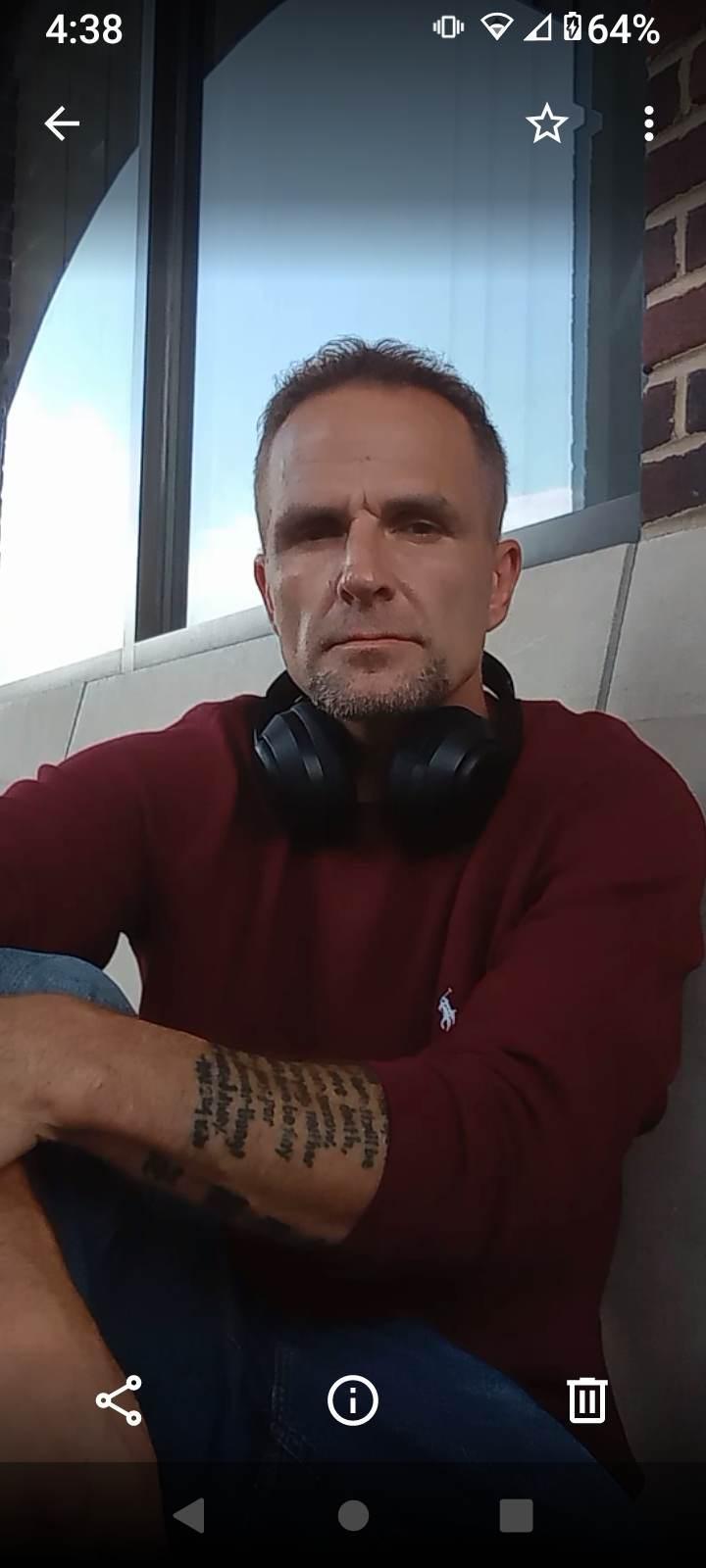 beau4223 Live Image