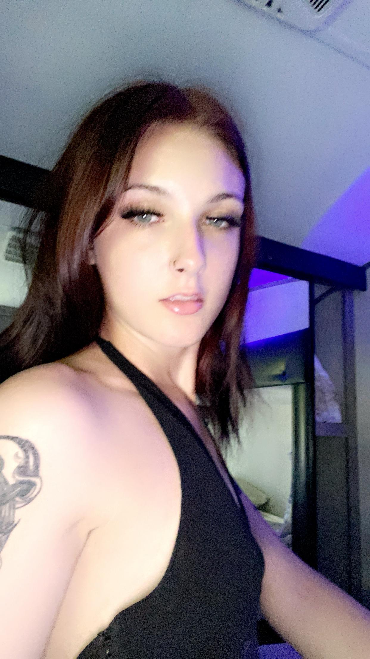 carly2creamy Live Image