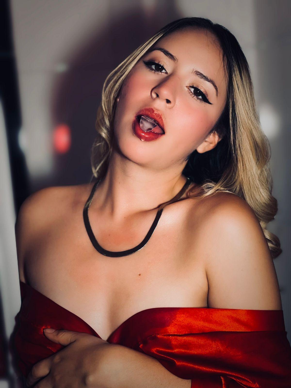 luciana_evaans Live Image