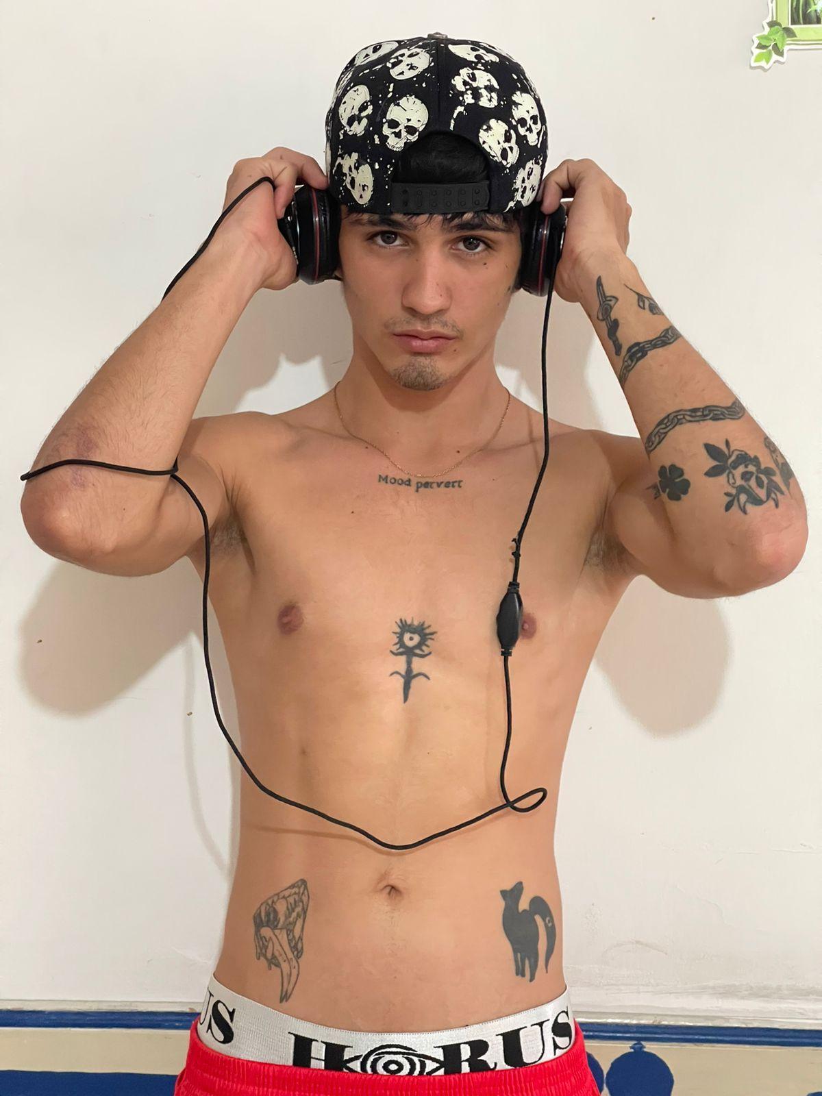 nextboywell1 Live Image