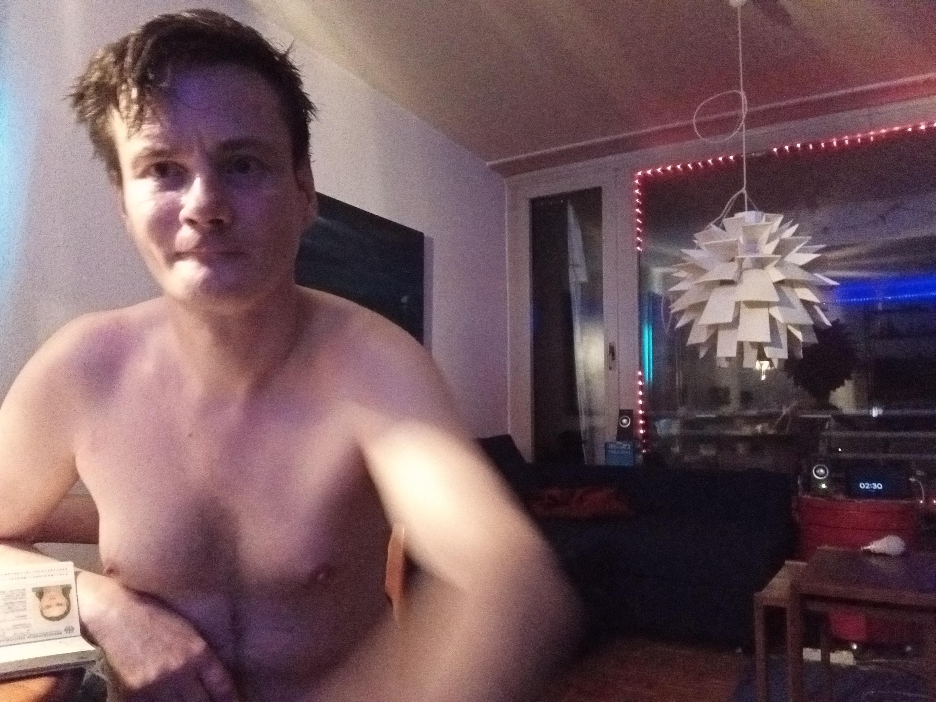 slutMarcel Live Image