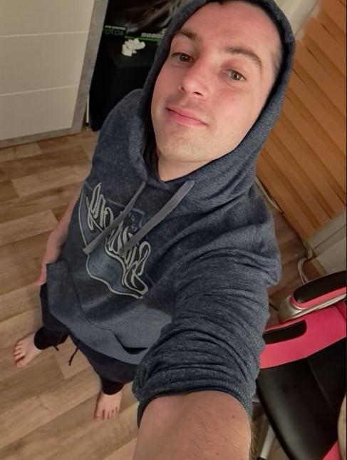 tonibiteen21 Live Image