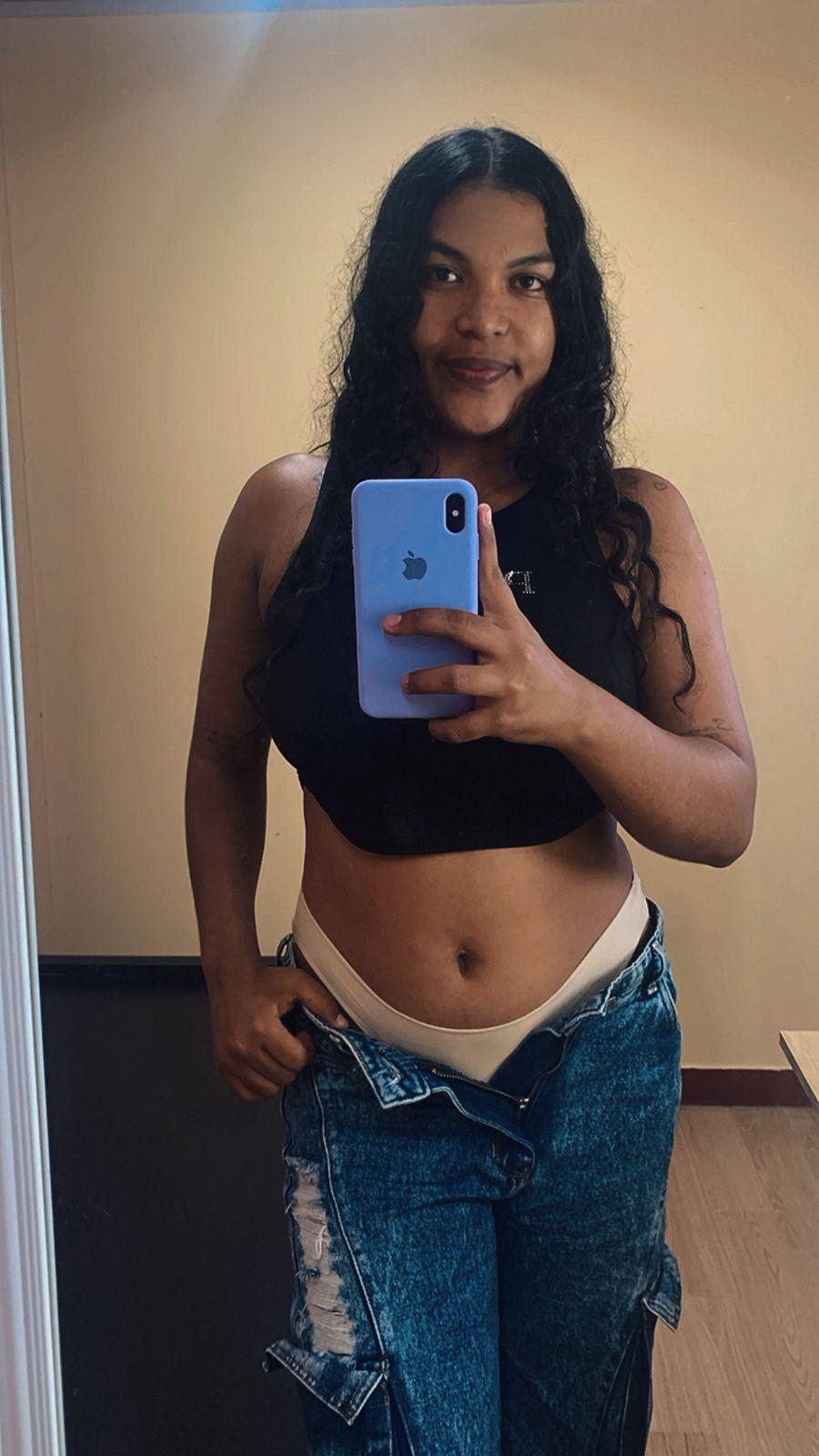 Alaia_Beltran live from Colombia