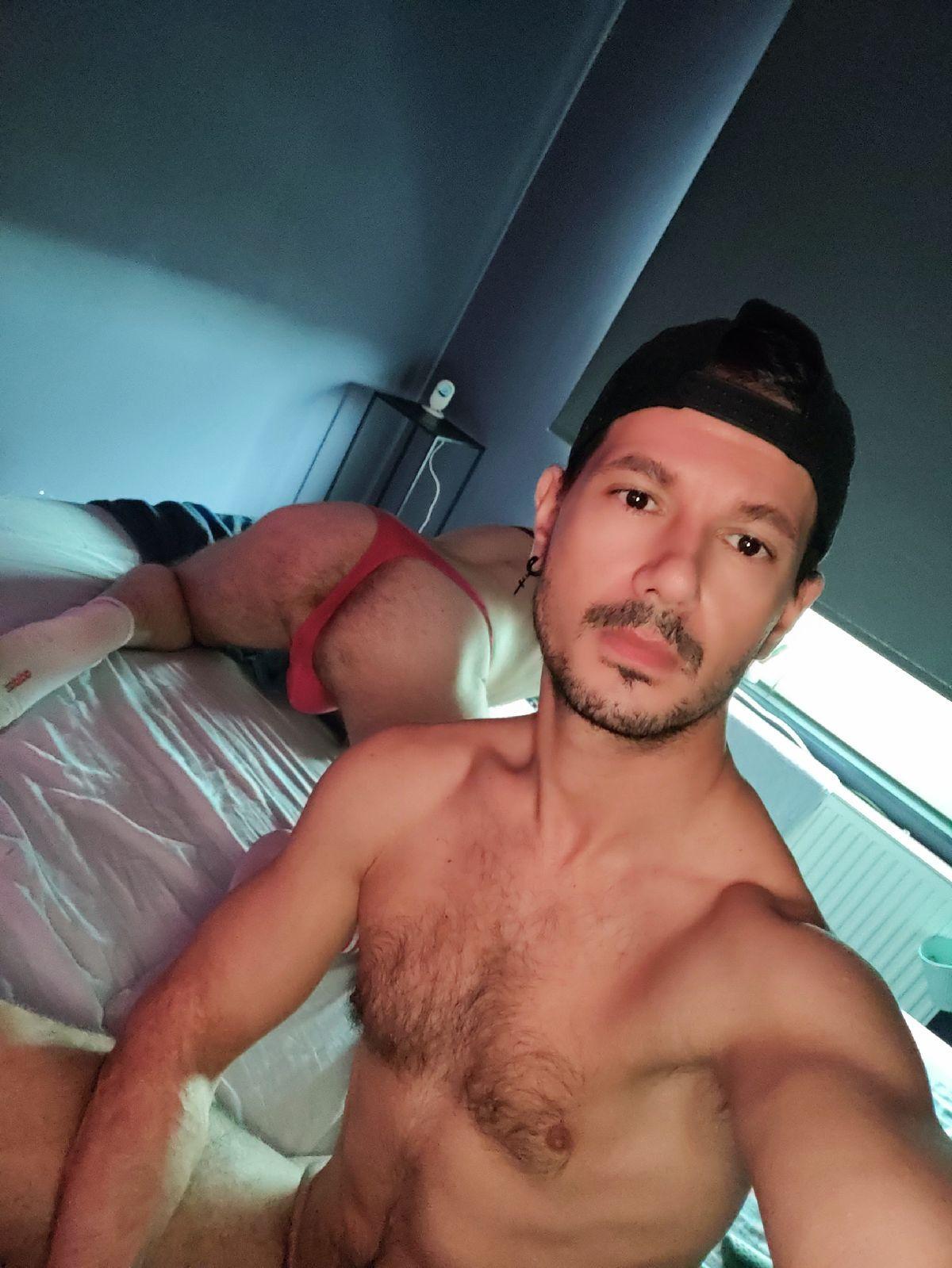 AlbThickmeat89 live from Greece