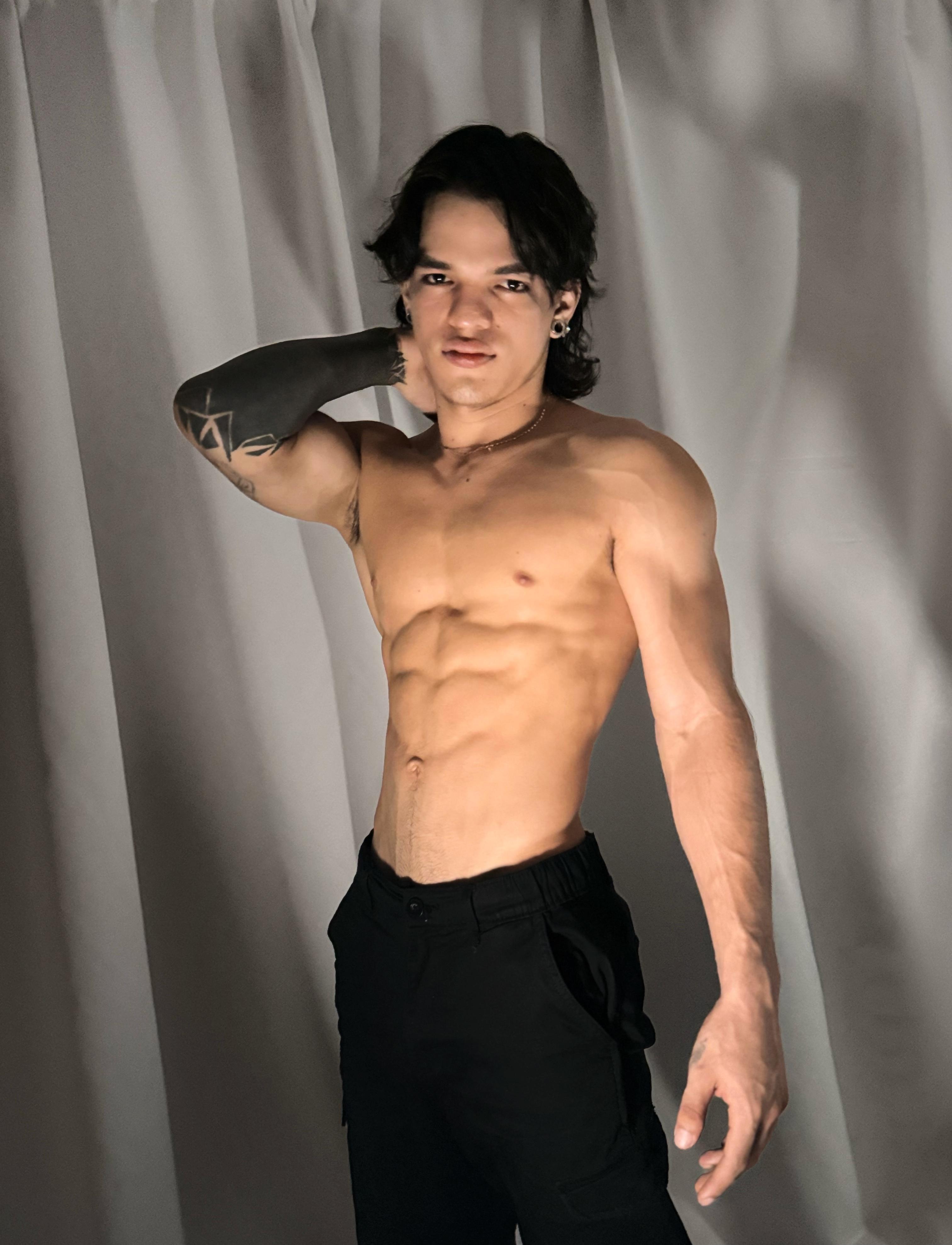 Albert_Bernal69 live from Colombia