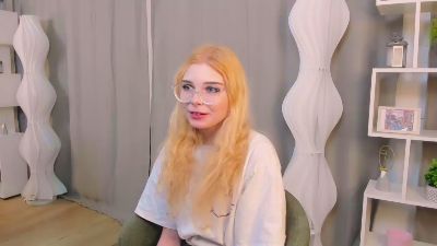 AleshaKasuboski live from France